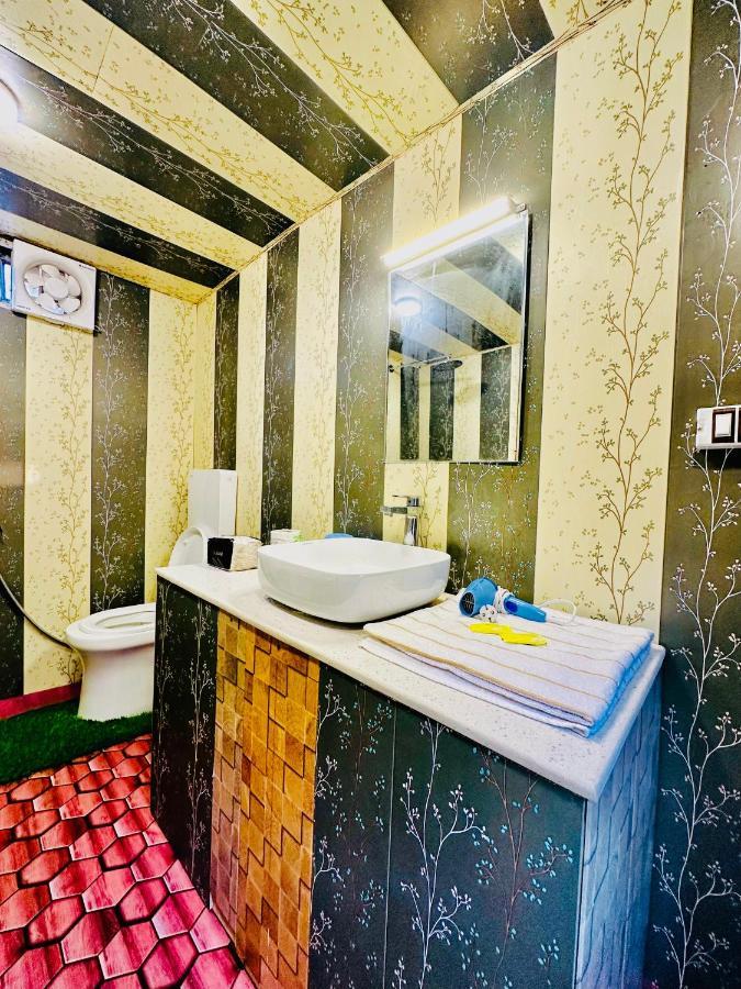 Houseboat New Retreat Group Bed and Breakfast Srīnagar Esterno foto